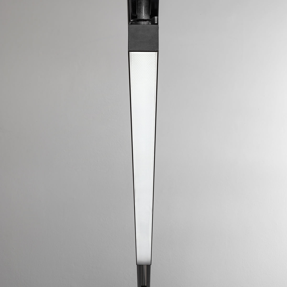 Proiector liniar pe șină Display UGR D0535 DALI 3000K, alb – ambient