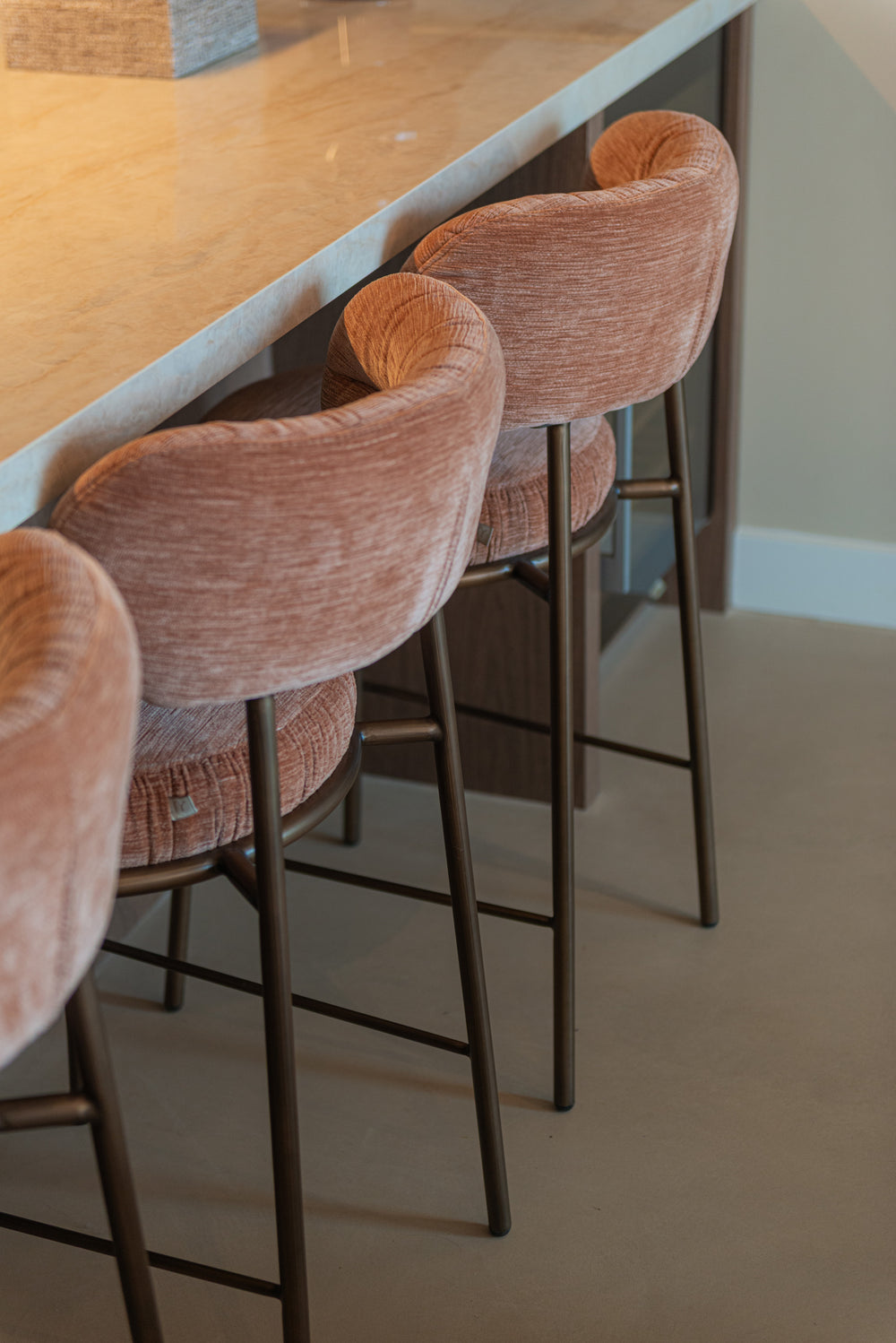 Scaun de bar Encanto (înălțime blat), Be straight mocha mousse – ambient