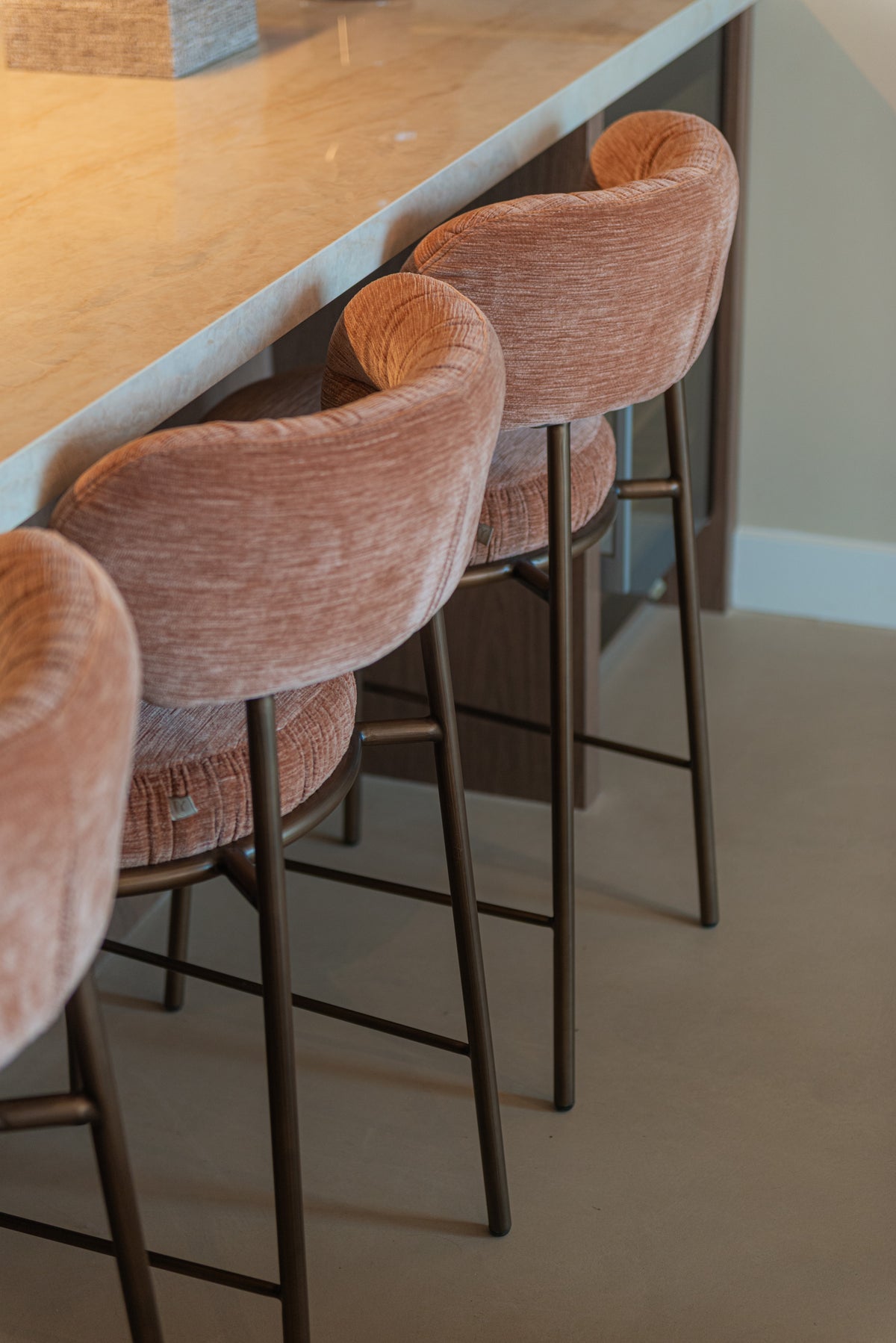 Scaun de bar Encanto (înălțime blat), Be straight mocha mousse – ambient
