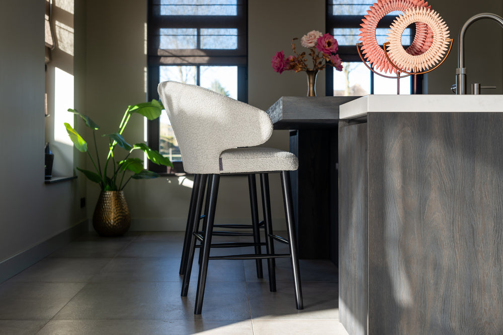 Scaun de bar Indigo, bouclé alb – ambient