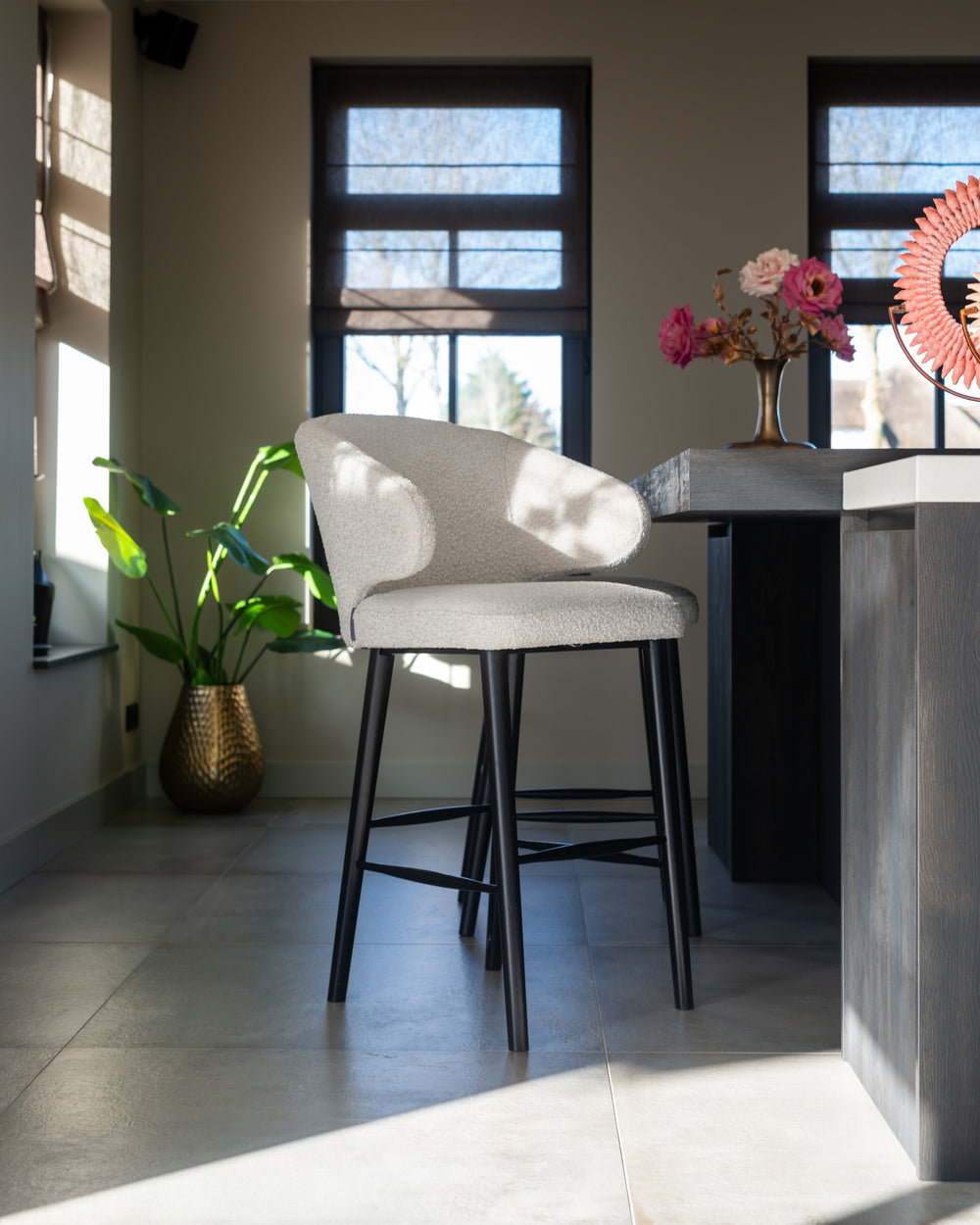 Scaun de bar Indigo, bouclé alb – ambient