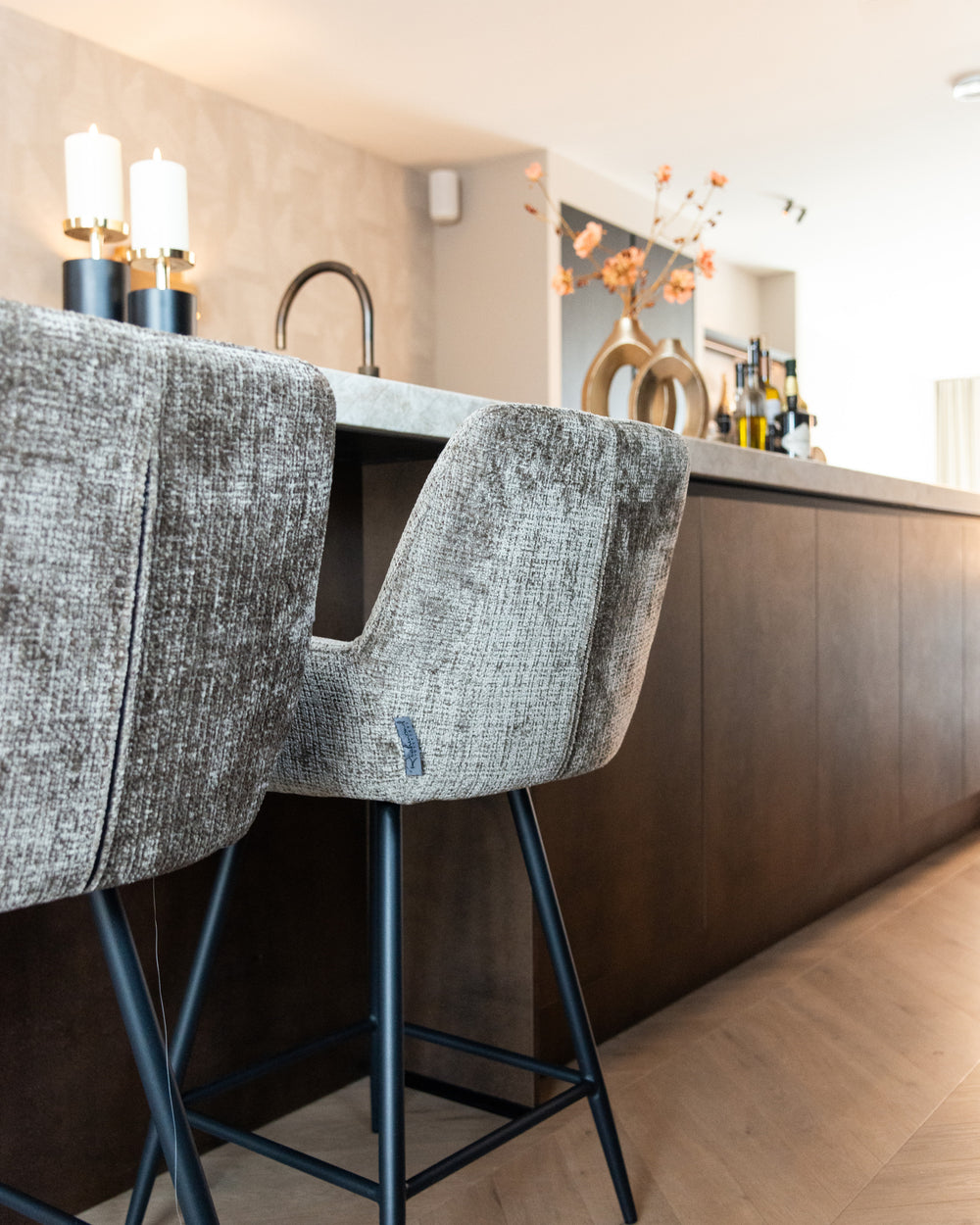 Scaun de bar Linsey (înălțime blat), niagara stone, rotativ (set de 2) – ambient
