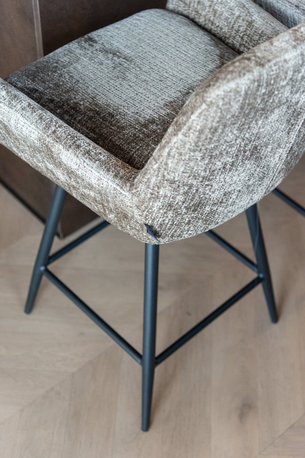 Scaun de bar Linsey (înălțime blat), niagara stone, rotativ (set de 2) – ambient