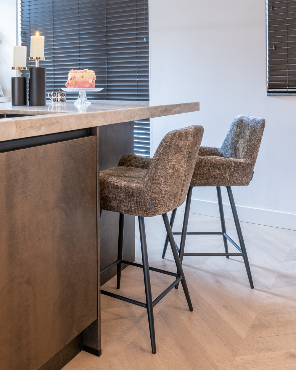 Scaun de bar Linsey (înălțime blat), niagara stone, rotativ (set de 2) – ambient