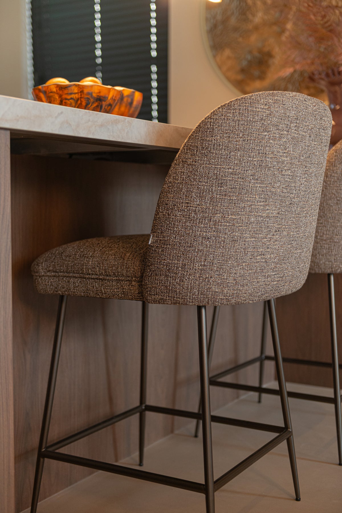 Scaun de bar Pullitzer (înălțime blat), tweed maro – ambient