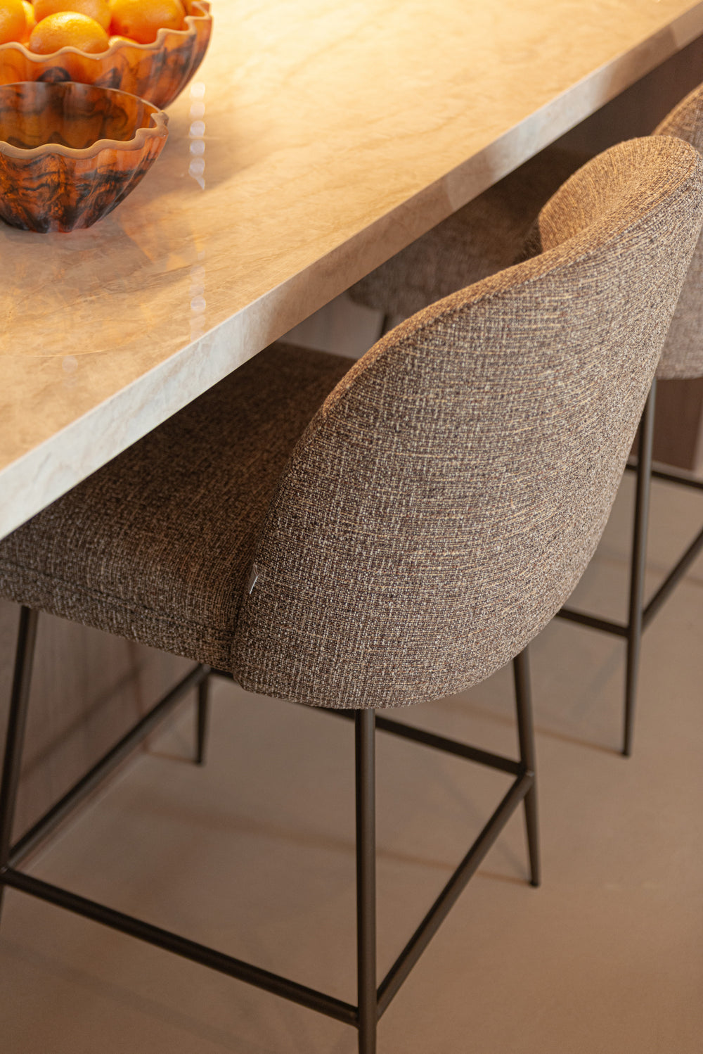 Scaun de bar Pullitzer (înălțime blat), tweed maro – ambient