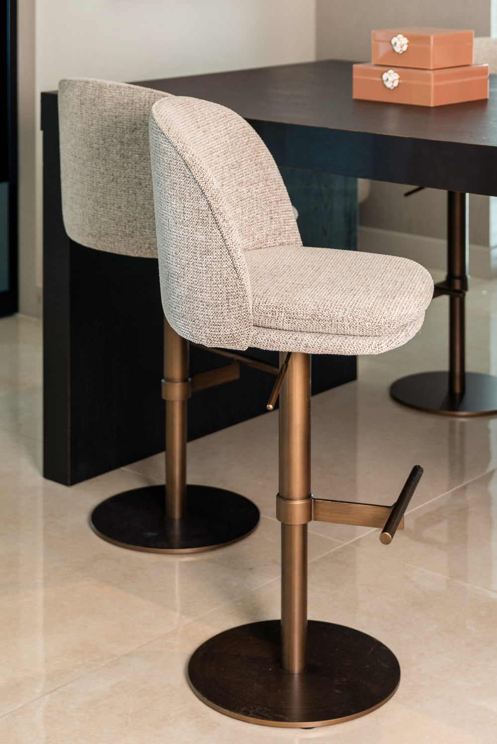 Scaun de bar Vesper, mocca fancy, rotativ – ambient