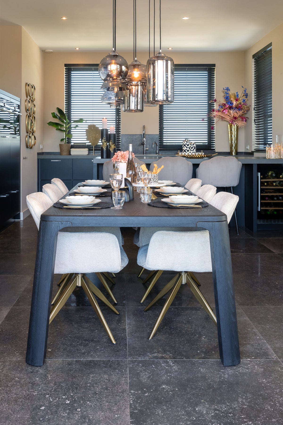 Scaun dining Aline, chenille albă, rotativ, ignifug – ambient