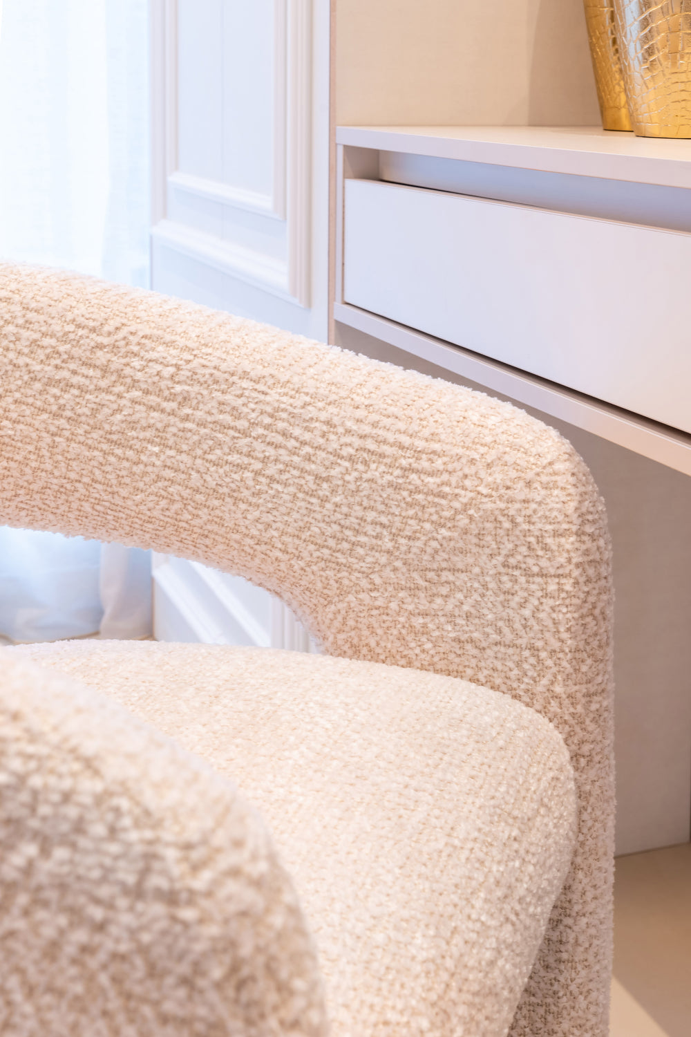 Scaun dining Belle, lovely crem, ignifug – ambient