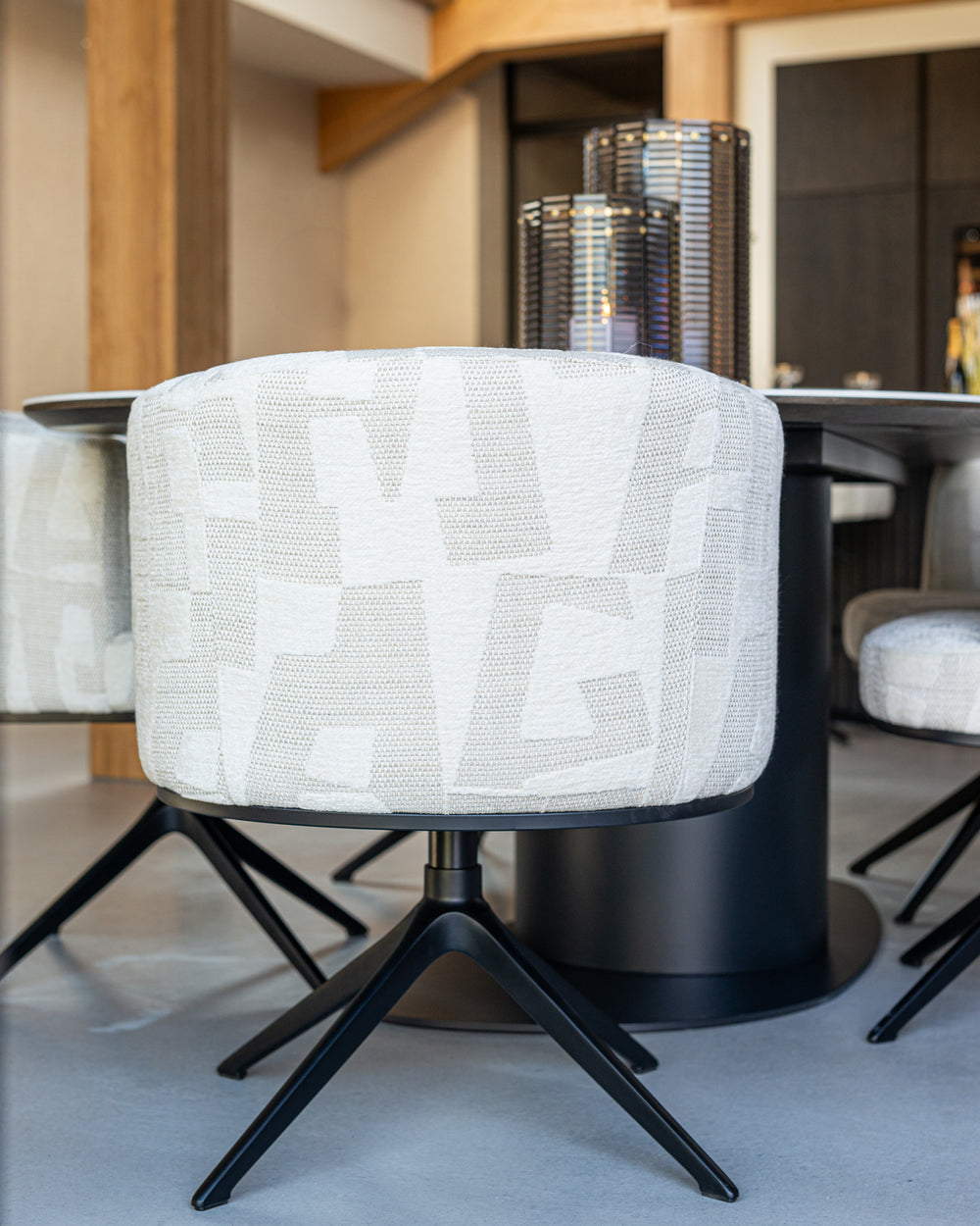 Scaun dining Cheyenne, graffic bej, rotativ – ambient