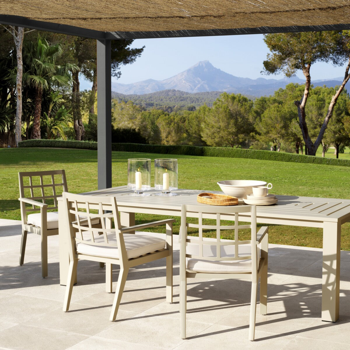 Scaun dining de exterior Cap-Ferrat, finisaj nisip, Sunbrella canvas