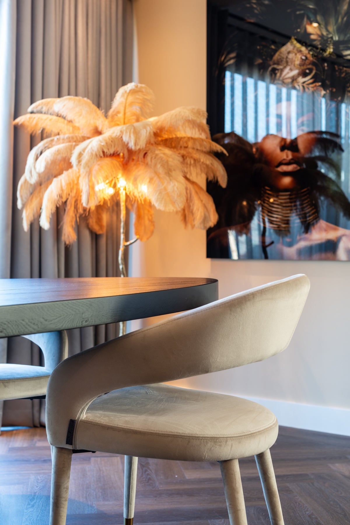 Scaun dining Gia, catifea kaki, ignifug – ambient