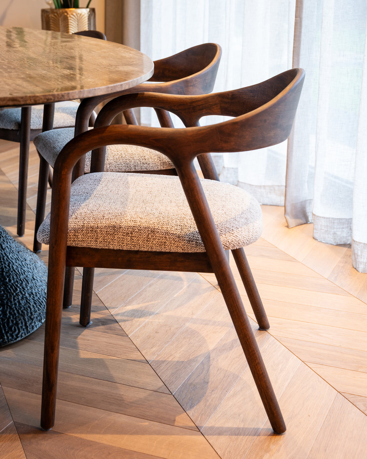 Scaun dining Mihara, fancy moca, ignifug – ambient
