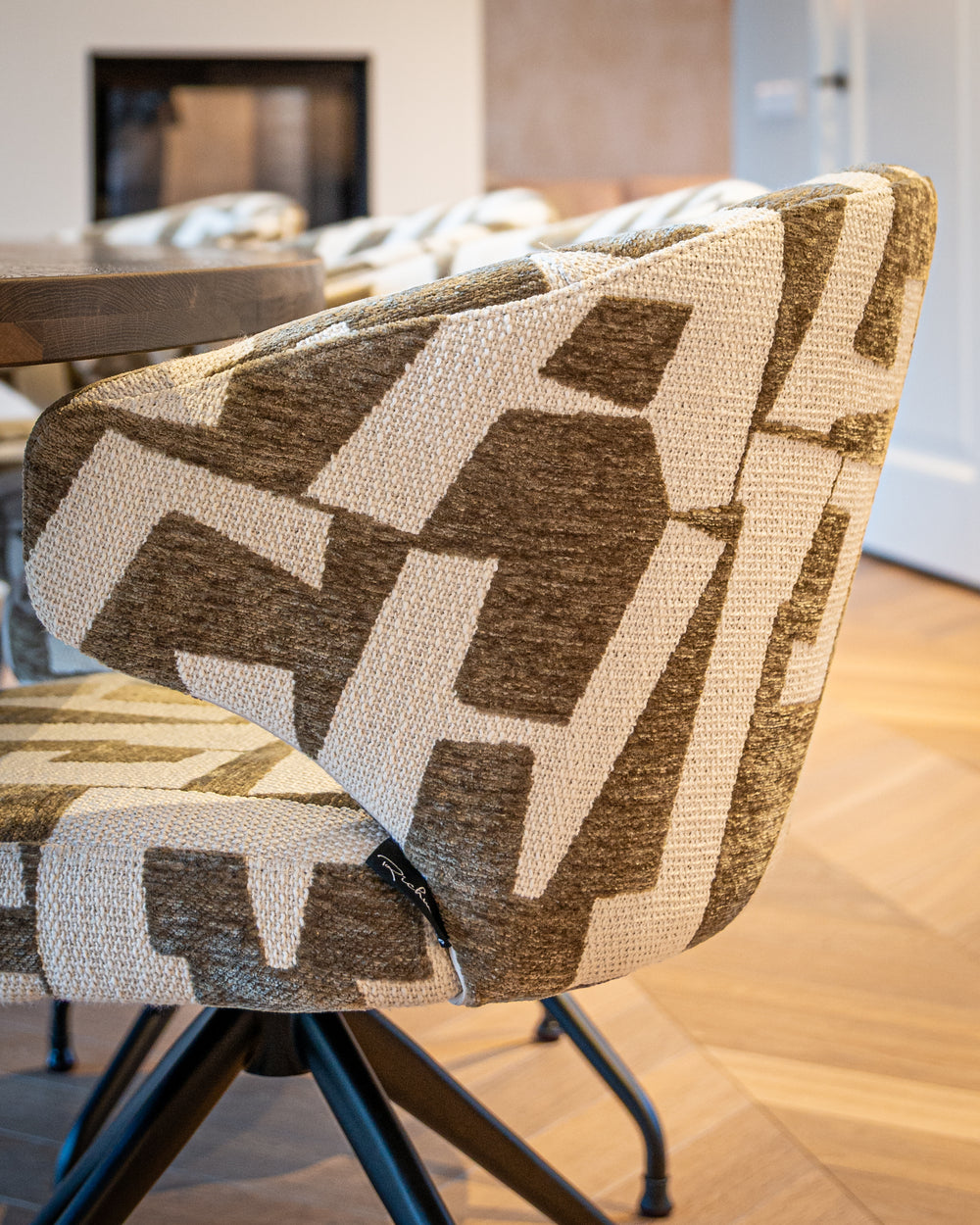 Scaun dining Milly, moss graffic, rotativ – ambient
