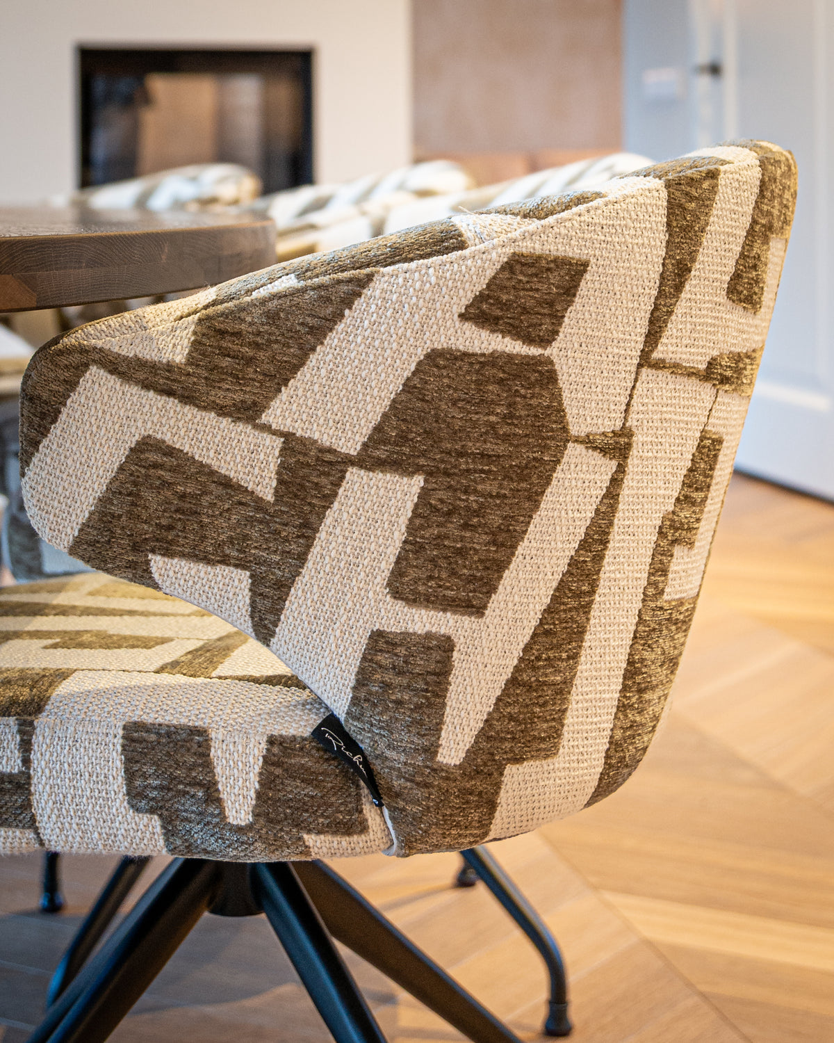 Scaun dining Milly, moss graffic, rotativ – ambient