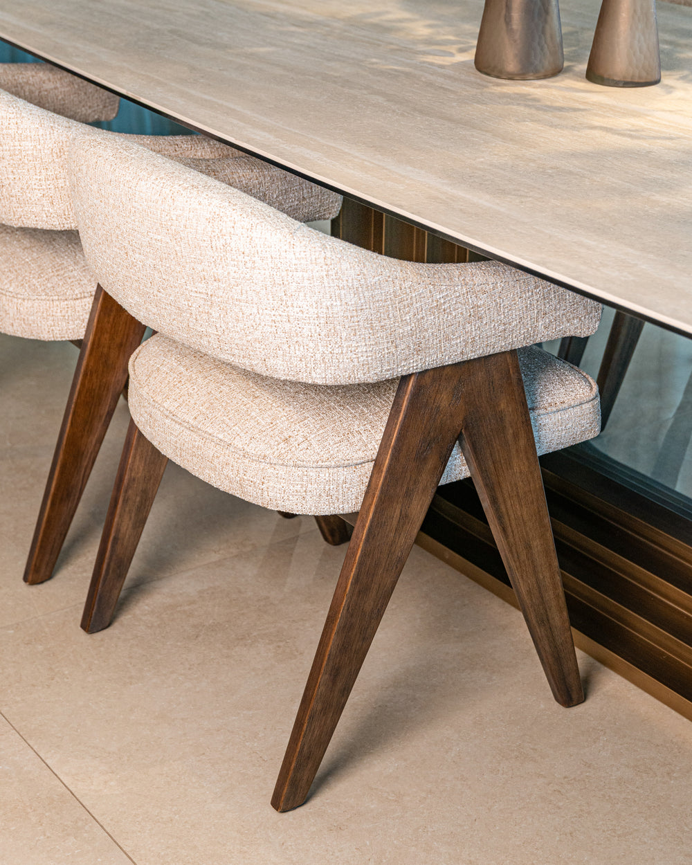 Scaun dining Mori, tweed crem, ignifug – ambient