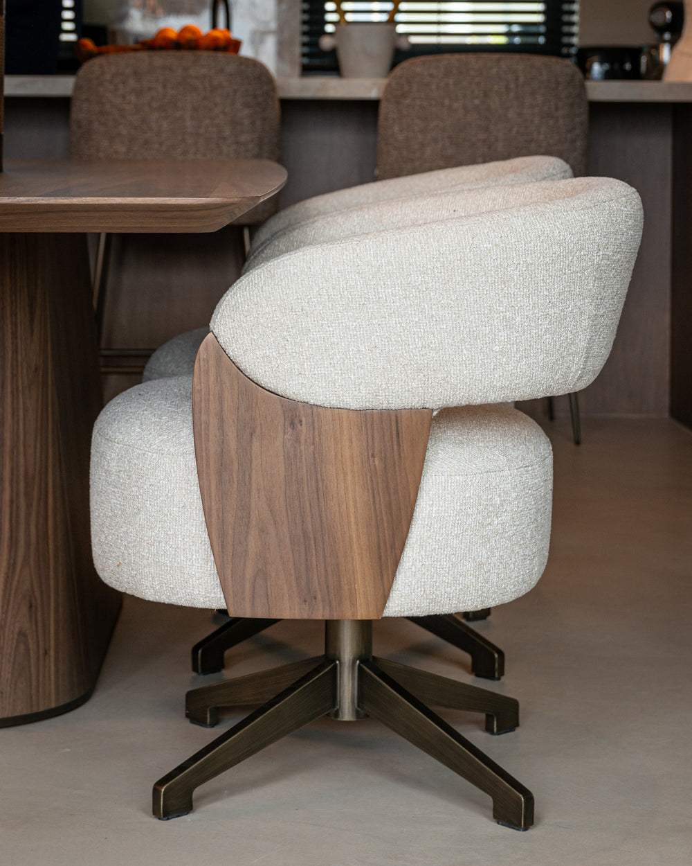 Scaun dining Pollux, lodge desert nuc, rotativ – ambient