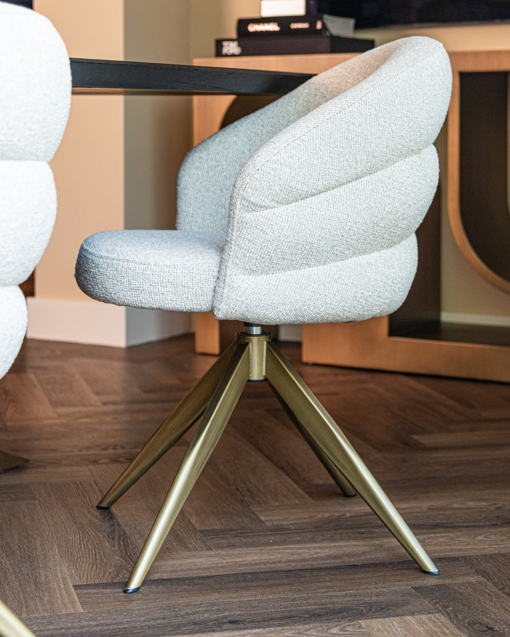 Scaun dining Zendaya, biscotti, rotativ, ignifug – ambient