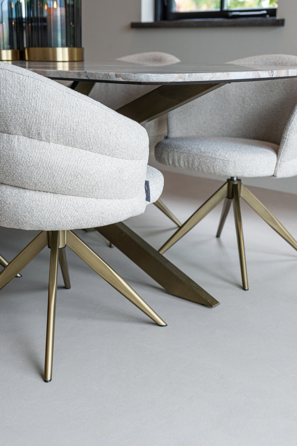 Scaun dining Zendaya, biscotti, rotativ, ignifug – ambient