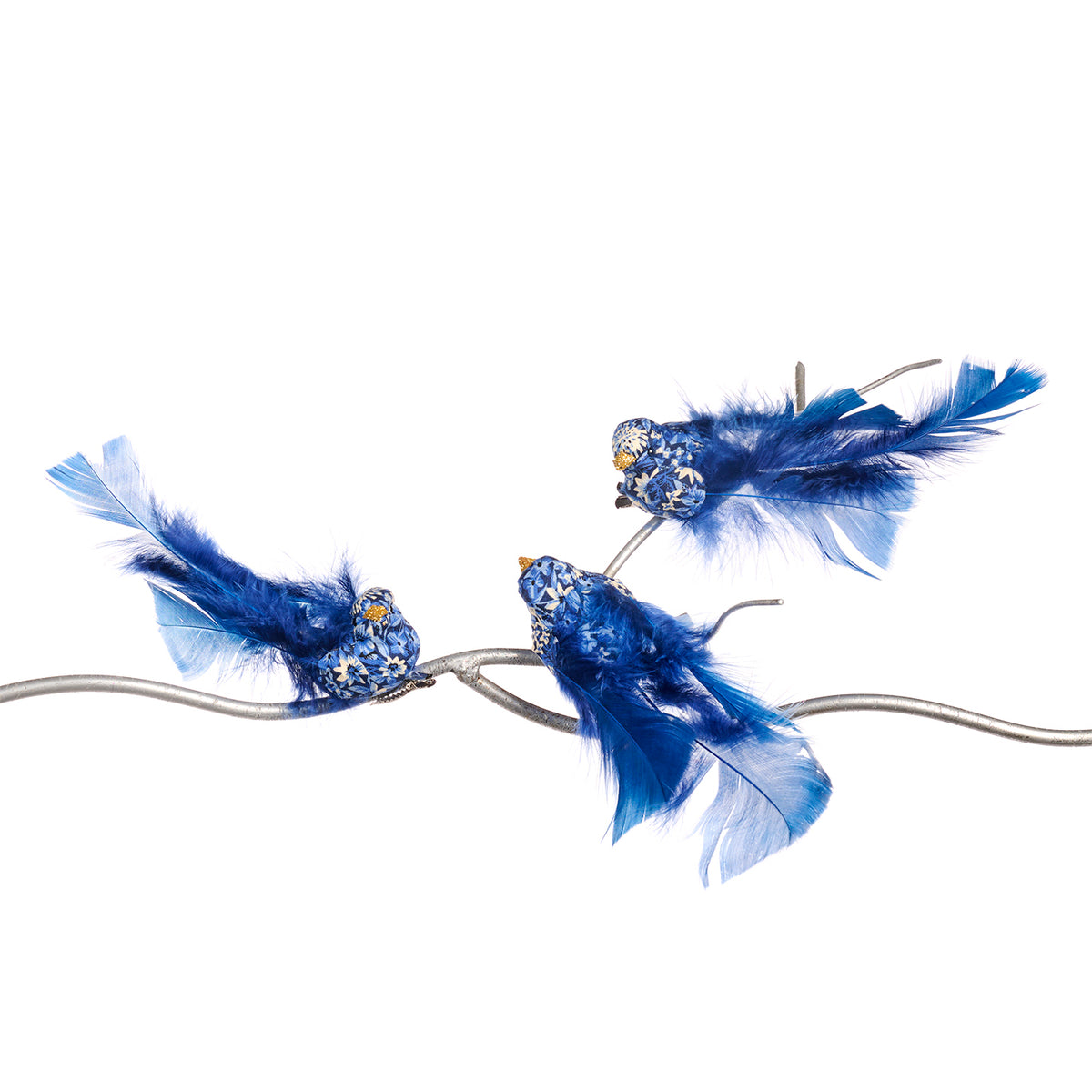 Set 3 păsări din textil cu pene și flori, pe clemă, albastru/alb, 15 cm