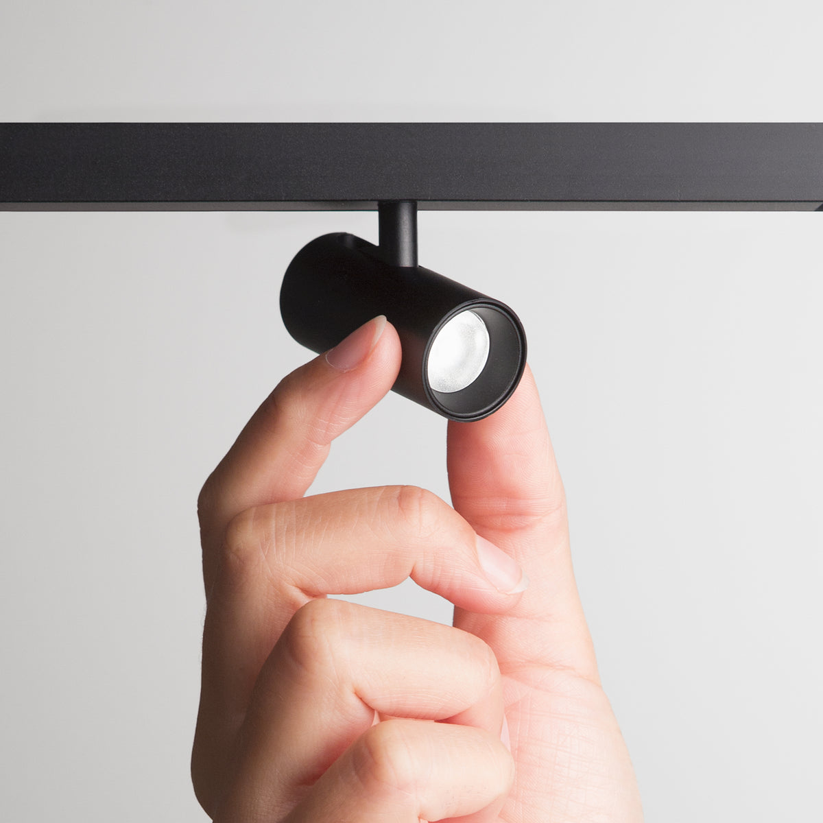 Spot pe șină Stick simplu 3W 3000K, negru – ambient