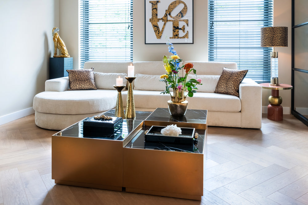 Tavă decorativă Liv, negru/auriu – ambient