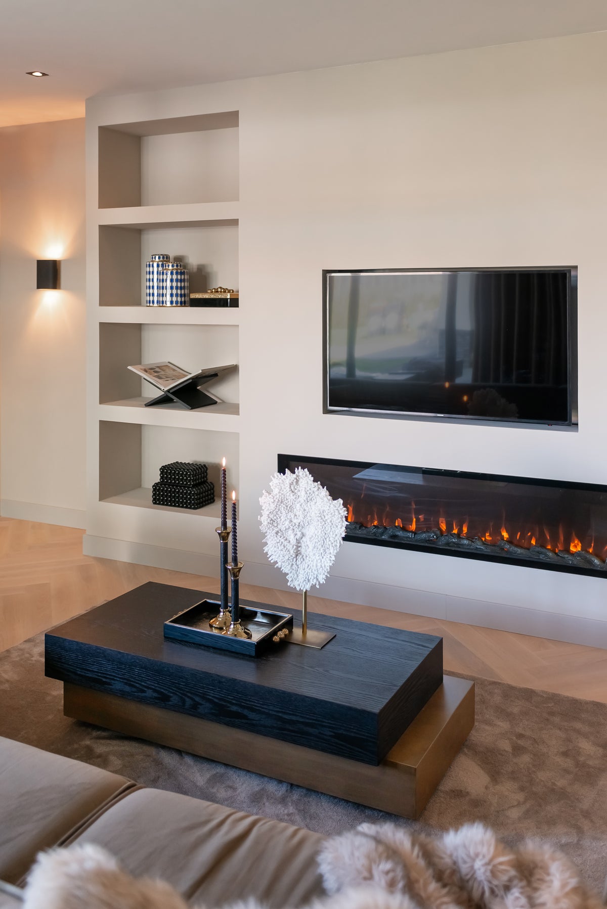 Tavă decorativă Liv, negru/auriu – ambient