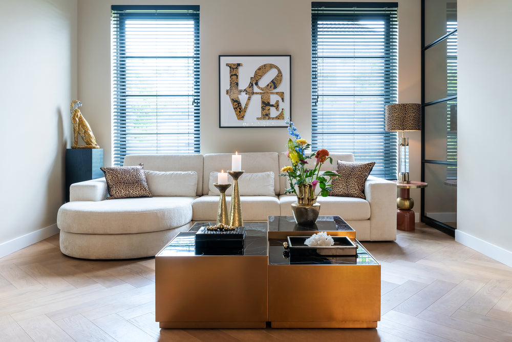 Tavă decorativă Liv, negru/auriu – ambient