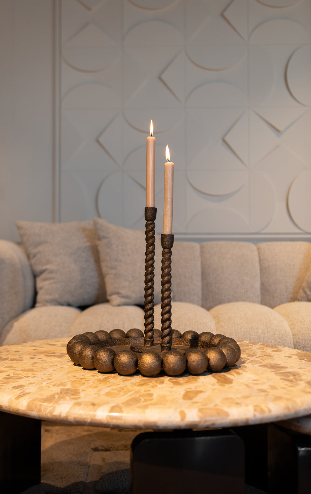 Tavă decorativă Marlow, alamă antichizată – ambient